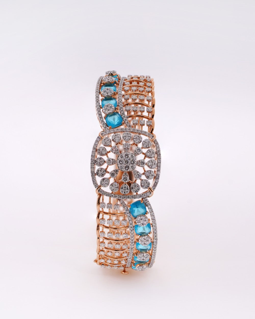 Brilliant Round-Cut Diamond Oval Bangle in 18K Yellow Gold - K1OB18YDIA033