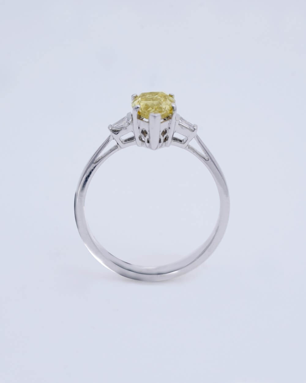 Brilliant Round-Cut Diamond Ring in 18K White Gold - K1RG18WDIA036