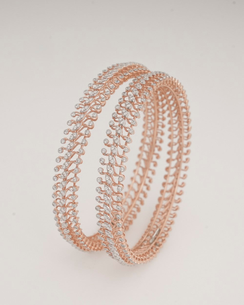 Brilliant Round-Cut Diamond Bangle in 18K Yellow Gold - K2BG18YDIA003
