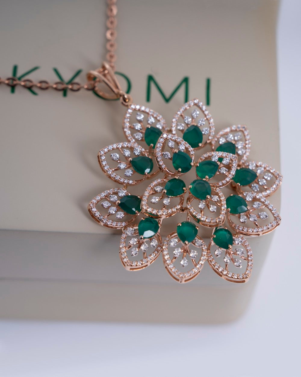 Brilliant Round-Cut Diamond Pendant in 18K Yellow Gold - K2LT18YDIA019