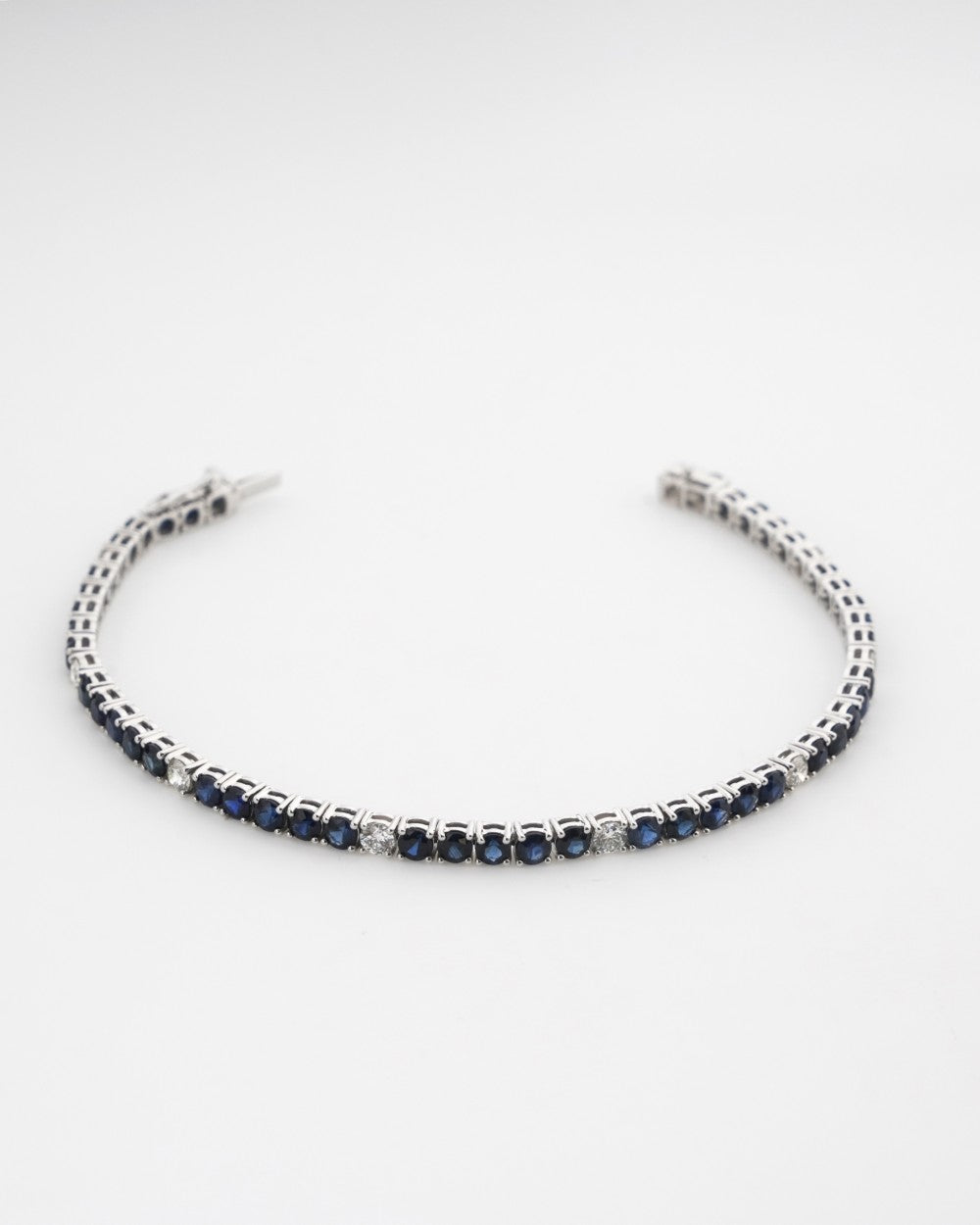 Brilliant Round-Cut Diamond Bracelet in 18K White Gold - K1BR18WDIA004