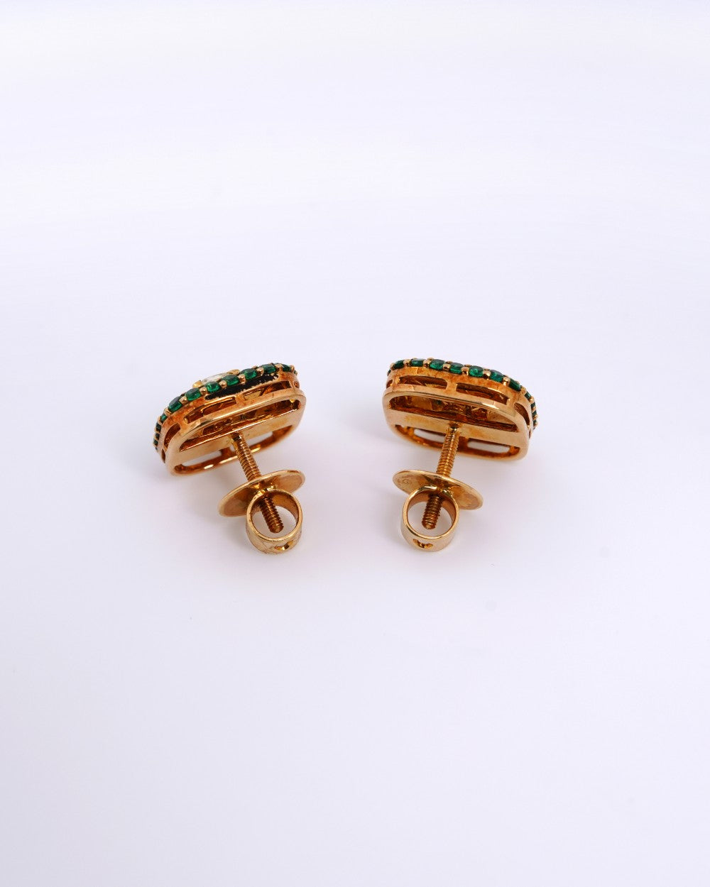 Cushion-Cut Diamond Stud in 18K Yellow Gold - K1ES18YDIA008