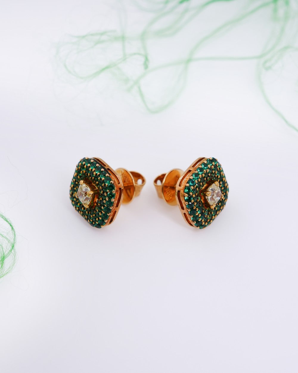 Cushion-Cut Diamond Stud in 18K Yellow Gold - K1ES18YDIA008