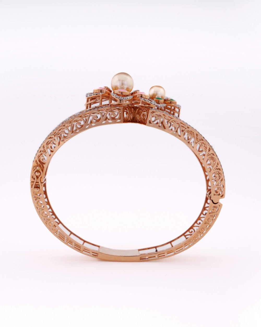 Brilliant Round-Cut Diamond Oval Bangle in 18K Yellow Gold - K1OB18YDIA032