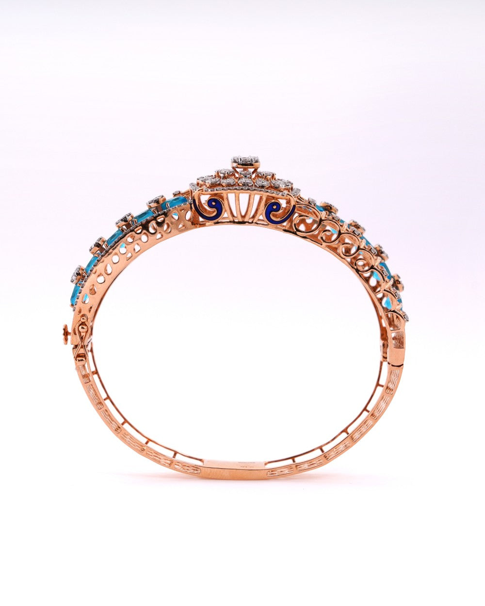Brilliant Round-Cut Diamond Oval Bangle in 18K Yellow Gold - K1OB18YDIA033