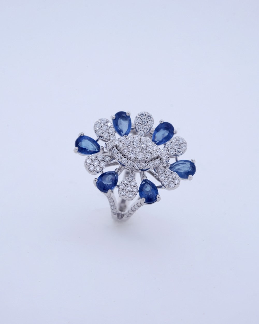 Brilliant Round-Cut Diamond Ring in 18K White Gold - K1RG18WDIA044