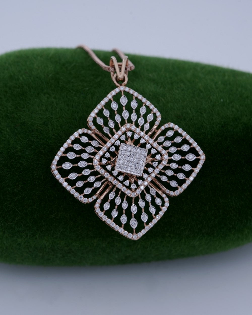 Brilliant Round-Cut Diamond Pendant in 18K Yellow Gold with interchangeable Stones - K2LT18YDIA018