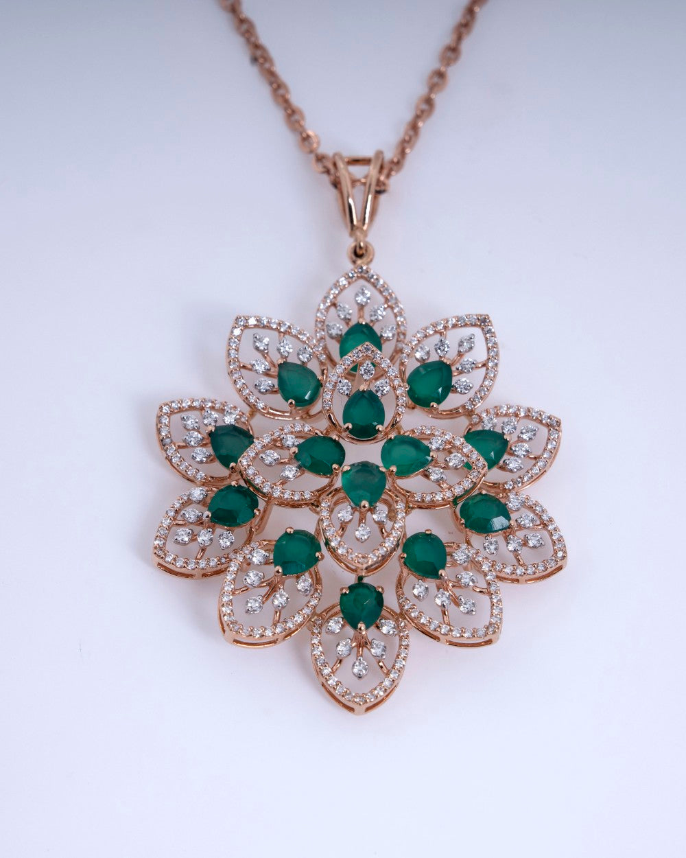 Brilliant Round-Cut Diamond Pendant in 18K Yellow Gold - K2LT18YDIA019